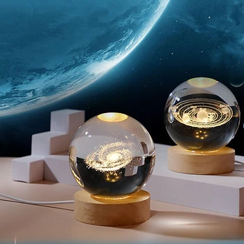 Настольная лампа 8 см Crystal Ball Universe Series Night Light Основание из Цельного дерева Светящийся кристалл Светодиодный светильник Небольшой Орнамент Млечный Путь