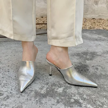 Модные серебристые женские тапочки на тонком низком каблуке с острым носком, летние шлепанцы-шлепанцы