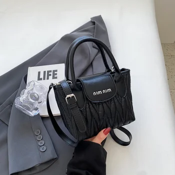 Женская модная портативная плиссированная сумка Новинка 2023 года, универсальная нишевая текстура, Маленькая квадратная сумка для девочек, дорожная сумка