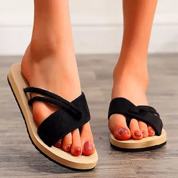 2023 Женские тапочки, уличная легкая обувь, женские шлепанцы на плоской подошве с клипсой, нескользящие базовые домашние пляжные сандалии Sandalias