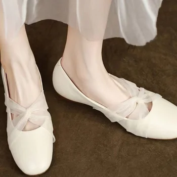 Мягкая корейская версия Кожаной поверхности 2023 Весенние тонкие туфли Женская мода Fairy Wind Нежная обувь на плоской подошве