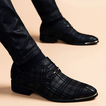 Модная мужская кожаная обувь в сдержанном стиле, Мужская деловая одежда, Черные туфли в заостренную клетку, Дышащая официальная свадебная базовая обувь, Мужская
