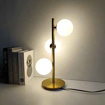 Современная светодиодная золотая настольная лампа для спальни, скандинавский декор для гостиной, настольная лампа из молочно-белого стекла с абажуром, прикроватная лампа для чтения